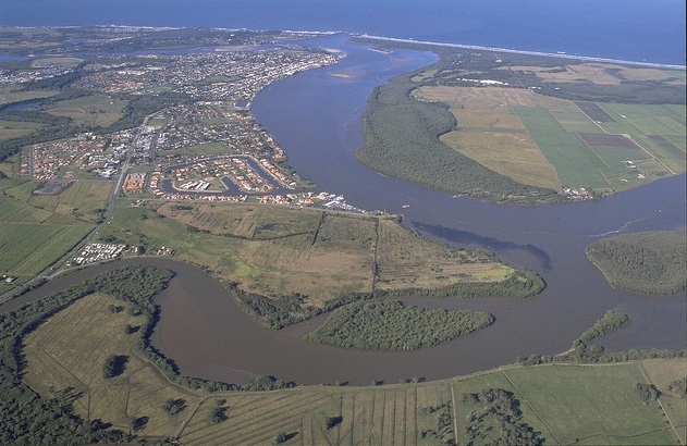 river path from the sea winding through the land, shows the sea to fresh water region that defines an estuary river path from the sea winding through the land, shows the sea to fresh water region that defines an estuary
